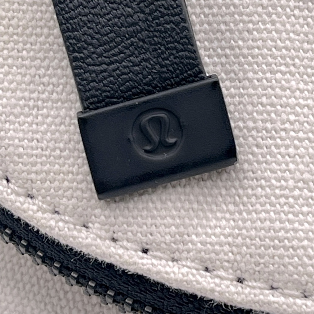 Lululemon All Night Festival Bag Vol 5 L in Angel Wing - Picture 6 of 13